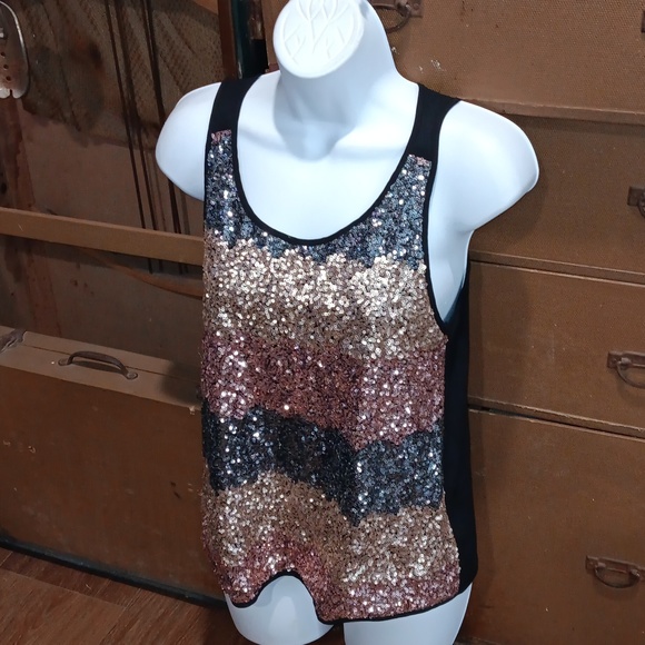 PAISLEY AND IVY SEQUIN top.  #5354 - Picture 2 of 7